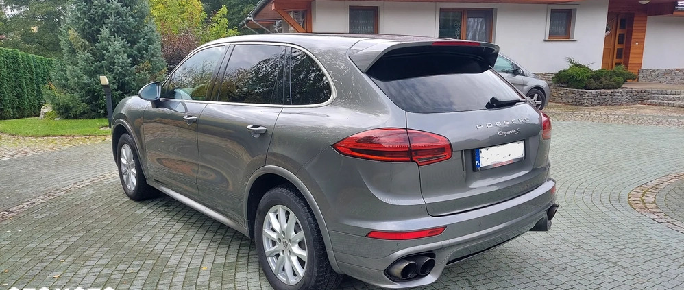 Porsche Cayenne cena 165000 przebieg: 182000, rok produkcji 2015 z Międzychód małe 667